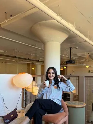 Potret Ririn Ekawati Terbang ke San Fransisco Jenguk Putrinya, Ajak Si Kecil Yaya