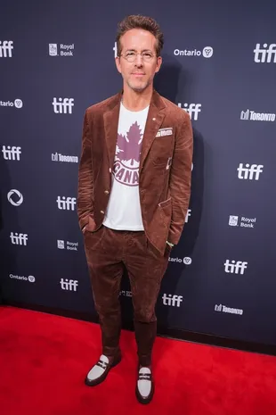 Potret Ryan Reynolds Hadiri Premiere Film 'JOHN CANDY: I LIKE ME' di Toronto International Film Festival
