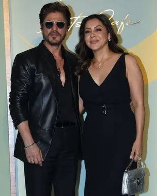 Potret Shahrukh Khan Mesra dengan Gauri Khan di Acara Konglomerat India, Harmonis Meski Nikah Beda Agama