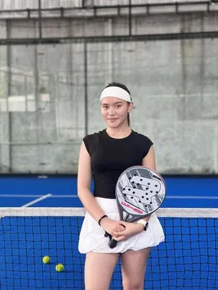 Potret Sridevi Main Padel, Tetap Cantik Meski Tanpa Makeup