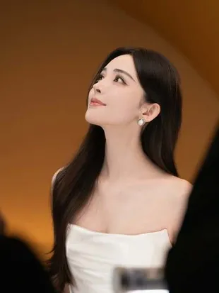 Potret Terbaru Gulnezer Bextiyar, Visualnya Super Cantik