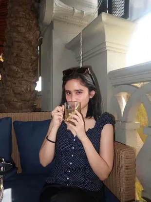 Potret Tissa Biani Saat Berkunjung ke Yogyakarta, Asyik Nikmati Wedang hingga Garang Asam