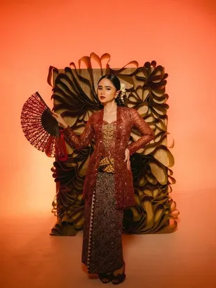Potret Tissa Biani Tampil Anggun Berkebaya di HUT RI ke-81