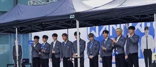 Potret Wanna One Tampil Bersama di Opening Ceremony, Reuni yang Dinantikan Selama 7 Tahun