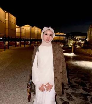 Potret Xaviera Putri Jalan Ibadah Umrah di Tengah Kesibukan