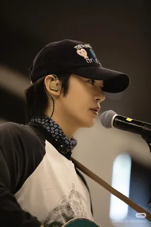 Potret Yu Shi saat Jalani Latihan di Studio Musik, Tampak Kharismatik