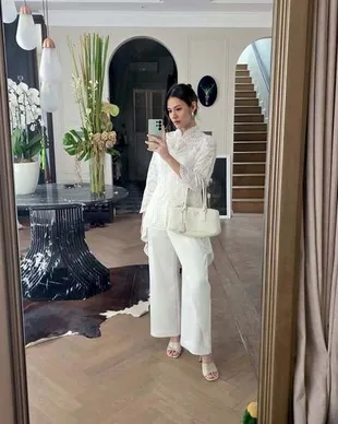 Raisa Lebaran Perdana Tanpa Hamish Daud, Hangat Bareng Zalina dan Ziarah ke Makam Ibunda