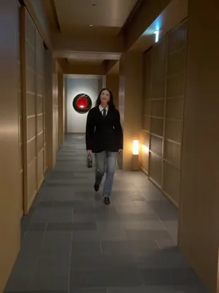 Raline Shah Eksplor Hotel Kyoto, Tampil Elegan Sambil Pose di Sudut Estetik