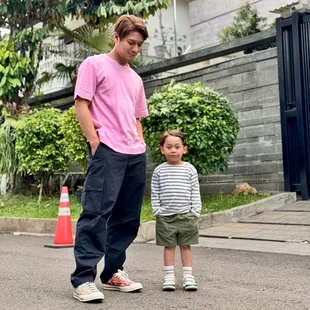 Rizky Billar Rutin Ajak Anak Kandung Jenguk Anak Asuh