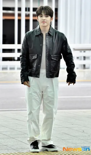 S.Coups Berangkat ke Milan, Visualnya di Bandara Bikin Meleleh