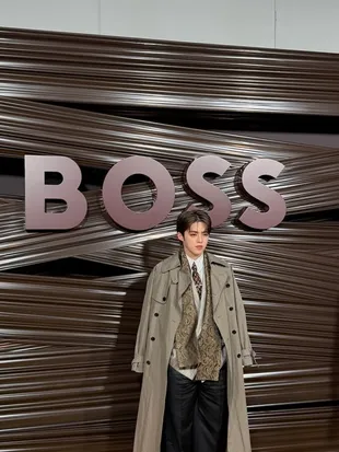 S.Coups SEVENTEEN Bareng David Beckham di Show Hugo Boss Milan Fashion Week