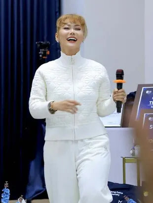 Sempat Khawatir Konflik di Timur Tengah, Inul Daratista Tetap Berangkatkan Umrah Rombongan