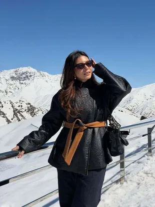 Shalom Razade Nikmati Salju Uzbekistan, Kagumi Keindahan Alam Sambil Naik Kereta Gantung