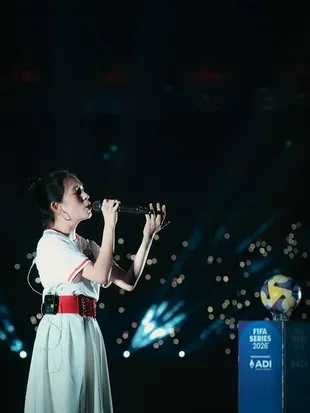 Shanna Shannon Bawakan 'Tanah Airku' di SUGBK, Penonton Nyanyi Bareng