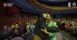 Sheila Dara Aisha Menang Aktris Terbaik FFI 2025 Didampingi Vidi Aldiano: Suamiku Selamanya