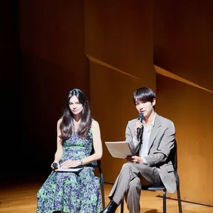 Song Joong Ki Tampil Bareng Istri di Publik, Jadi Narator Konser Acara Sosial