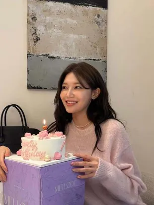 Sooyoung Rayakan Ultah Ke-36 Bareng SNSD, Ini Beberapa Kadonya
