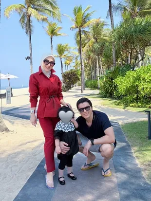 Syahrini Liburan di Bali Bersama Reino Barack dan Anak, Rayakan Ulang Tahun Bareng Anak