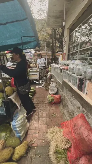 Tamara Bleszynski Belanja ke Pasar Tradisional, Penampilannya Sederhana