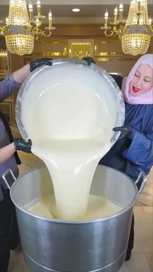 Tasyi Athasyia Bikin Lukisan dari 55 Kg Cokelat Selama 7 Hari, Hasil Akhirnya Bikin Takjub
