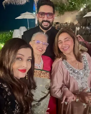 Tengah Dirumorkan Cerai, Potret Selfie Aishwarya Rai dan Abhishek Bachchan yang Bikin Geger India