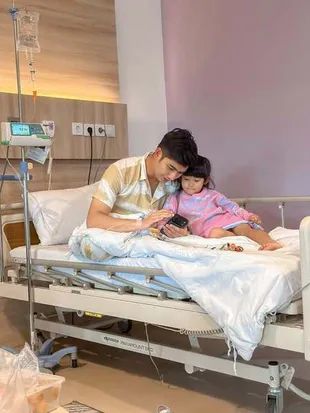 Teuku Ryan Opname di Rumah Sakit, Moana Rutin Jenguk Sang Ayah