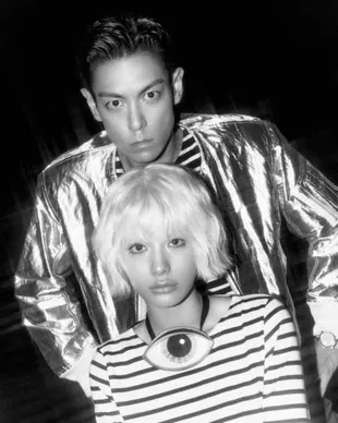 T.O.P. Bagikan Potret Behind The Scenes MV Studio54 Bareng Nana, Visualnya Unik Banget 