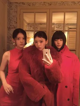 Transformasi Total ILLIT! Hadir di Jacquemus Paris dengan Gaya Lebih Bold