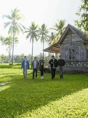 Trip The Dudas-1 Bareng Niken Anjani ke Banyuwangi, Ariel NOAH Bonceng Motor Sang Artis