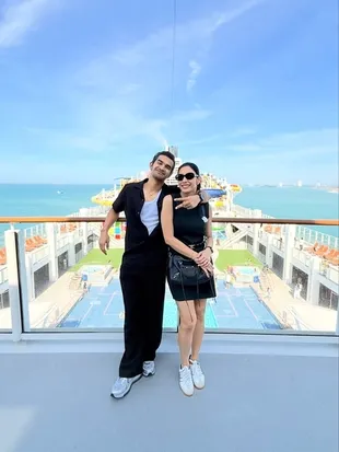 Tyas Mirasih dan Tengku Tezi Liburan Naik Kapal Pesiar Mewah, Happy