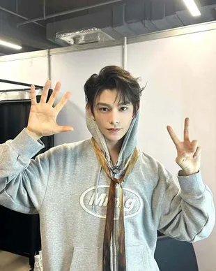 Visual Terlalu Sempurna, Inilah Deretan Aktor China yang Bikin Dunia Hiburan Terpukau