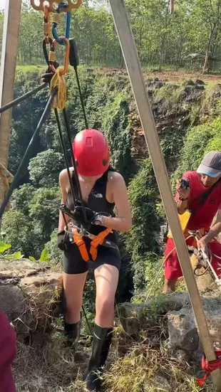 Wendy Walters Liburan di Gua Jomblang Sedalam 90 Meter, Bikin Ibunya Panik