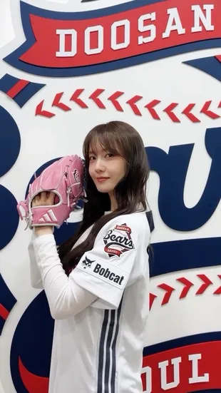 Yoona SNSD Lakukan First Pitch di Pertandingan Bisbol, Terakhir Kali Sudah 11 Tahun Lalu
