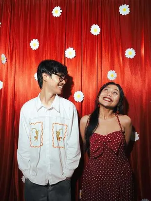 Youtuber Aulion Lamar Kekasihnya, Tangan Bergetar Saat Sematkan Cincin