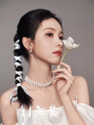 Zhou Yiran & Chen Duling Tampil Serasi di Pemotretan Terbaru Drama China ASHES TO CROWN 