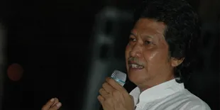 Cak Nun: Fatwa Haram Mengemis Pandangan Keliru