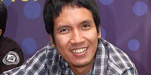 Desta Siap Berikan 'Pencerahan' Untuk Maria Ozawa