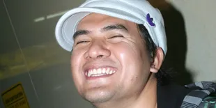 Saiful Jamil Puaskan Hasrat Belanja di Hongkong