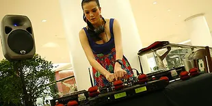 Alice Norin Nge-DJ Dengan Speaker 'Telur'
