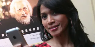 Anne J Cotto, Pilih iPhone Dibanding BlackBerry