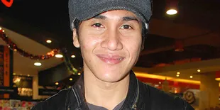 Pakai BlackBerry, Vino G Bastian Tak Tahu PIN-nya