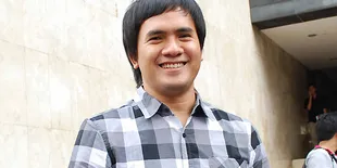 Saiful Jamil Pilih iPhone Ketimbang BB