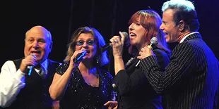 The Manhattan Transfer Puji Dewa Budjana