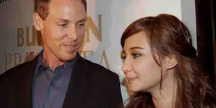 Zaskia Sungkar Digandeng Bule Australia
