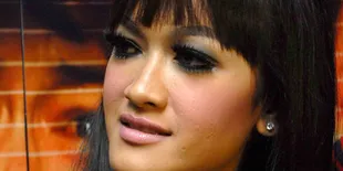 Julia Perez, Lebih Tertutup dan Jaga Perkataan