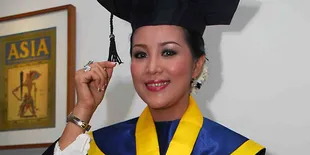Diwisuda S2, Maria Eva Siap Ikut Pilkada