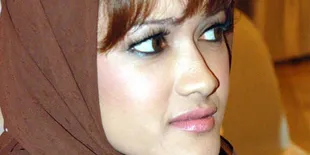 Pertama ke Pacitan Julia Perez Kunjungi Pesantren