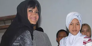 Kunjungi Ponpes, Julia Perez Deg-Degan