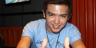 Nicky Tirta, Antara Miyabi dan Sabrina Pai