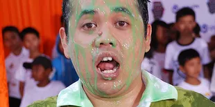 Sogi Indra Duadja Cuci Muka Dengan Slime